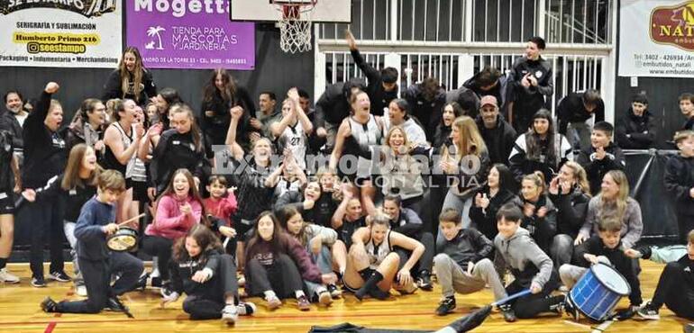 Imagen de El b&aacute;squet femenino de Uni&oacute;n gan&oacute; y se meti&oacute; en semifinales