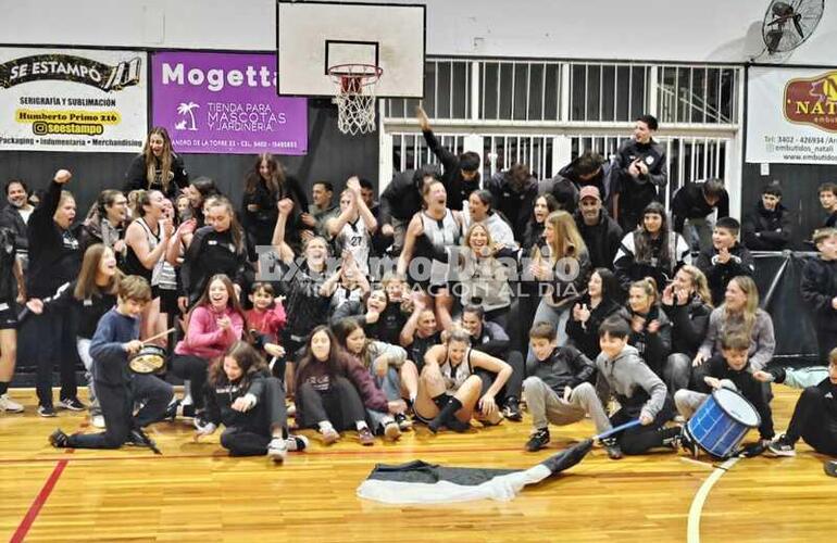 Imagen de El b&aacute;squet femenino de Uni&oacute;n gan&oacute; y se meti&oacute; en semifinales
