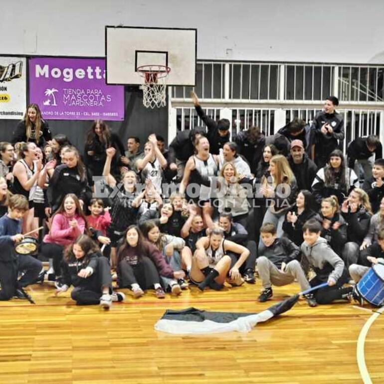 Imagen de El b&aacute;squet femenino de Uni&oacute;n gan&oacute; y se meti&oacute; en semifinales