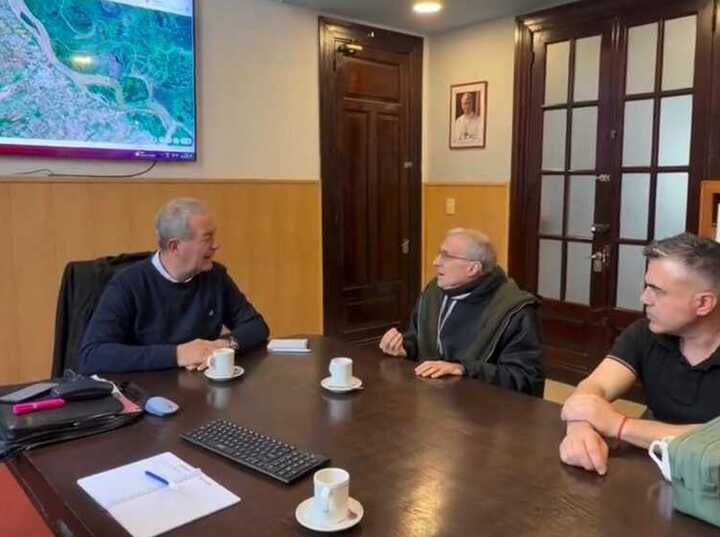 Imagen de Complejo de bur&oacute;cratas. Una reuni&oacute;n que dej&oacute; afuera hasta al organizador