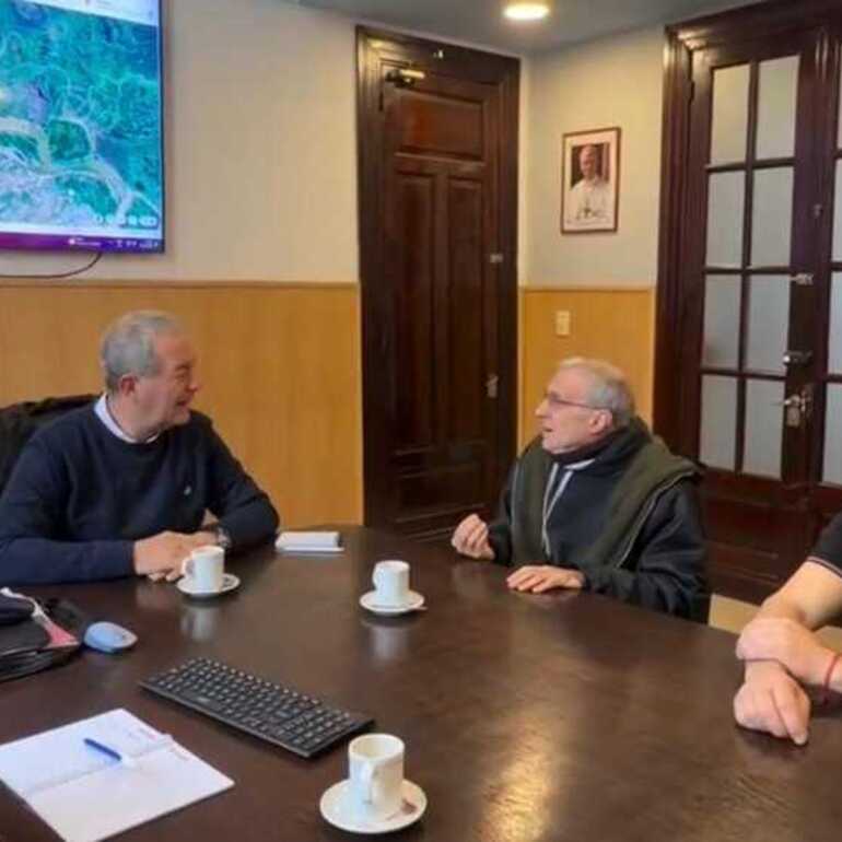 Imagen de Complejo de bur&oacute;cratas. Una reuni&oacute;n que dej&oacute; afuera hasta al organizador