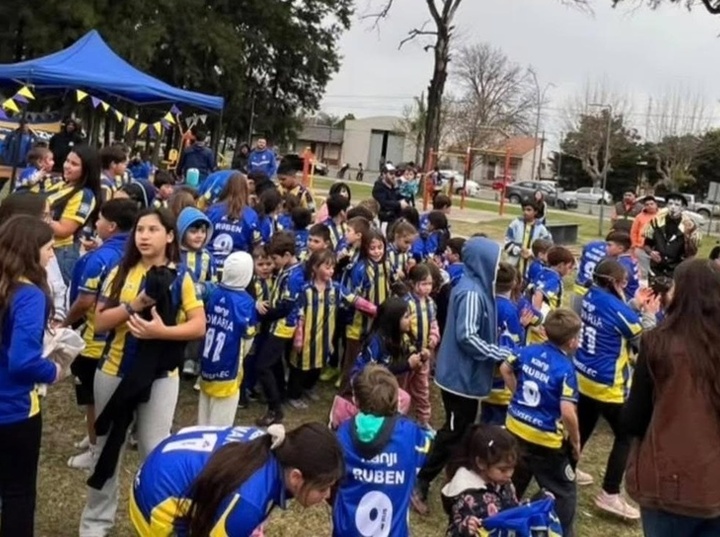 Imagen de La Filial Alvear de Rosario Central celebr&oacute; el D&iacute;a del Ni&ntilde;o