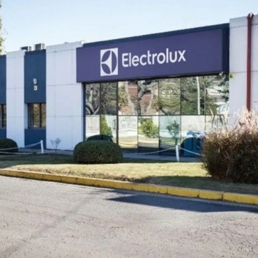 Imagen de Electrolux cierra su f&aacute;brica en Rosario con un giro a la importaci&oacute;n total: se eval&uacute;an 100 despidos