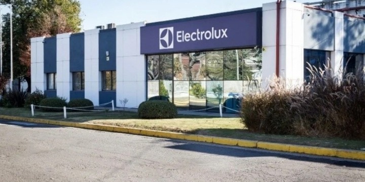 Imagen de Electrolux cierra su f&aacute;brica en Rosario con un giro a la importaci&oacute;n total: se eval&uacute;an 100 despidos