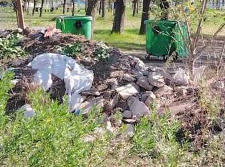 Imagen de Vecinos expresan inquietud por la presencia de contenedores municipales en el predio de Rosario Central en Arroyo Seco