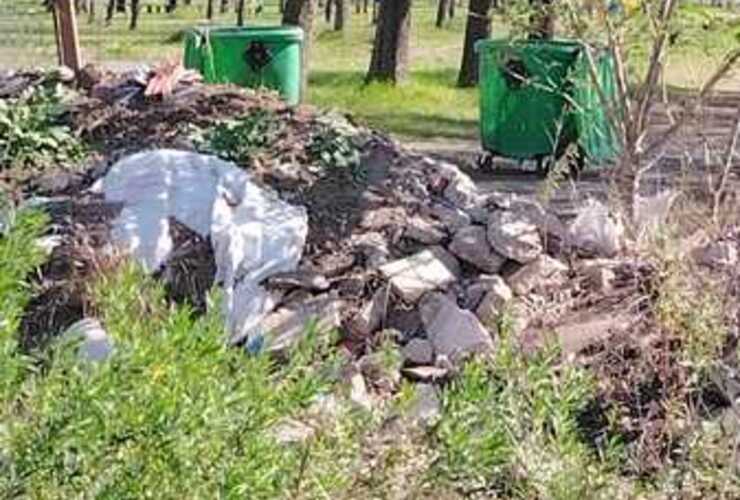 Imagen de Vecinos expresan inquietud por la presencia de contenedores municipales en el predio de Rosario Central en Arroyo Seco