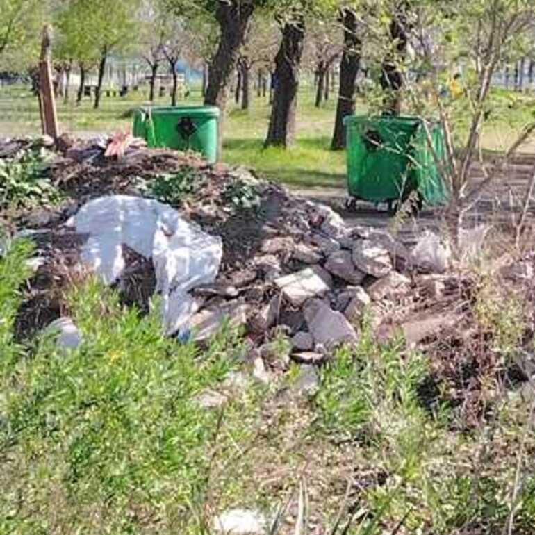 Imagen de Vecinos expresan inquietud por la presencia de contenedores municipales en el predio de Rosario Central en Arroyo Seco