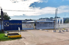 Imagen de Conflicto en Electrolux: La UOM Rosario se moviliza al Ministerio de Trabajo tras el cierre intempestivo de la planta
