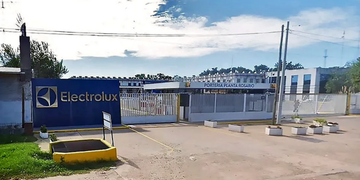 Imagen de Conflicto en Electrolux: La UOM Rosario se moviliza al Ministerio de Trabajo tras el cierre intempestivo de la planta