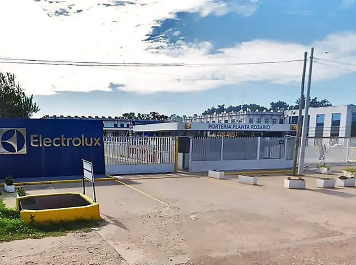 Imagen de Conflicto en Electrolux: La UOM Rosario se moviliza al Ministerio de Trabajo tras el cierre intempestivo de la planta