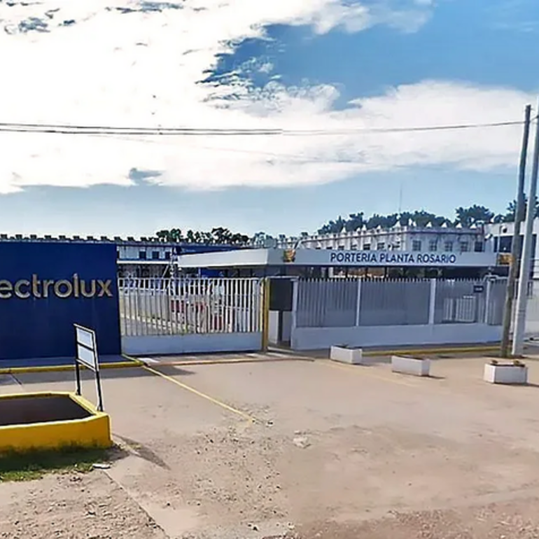 Imagen de Conflicto en Electrolux: La UOM Rosario se moviliza al Ministerio de Trabajo tras el cierre intempestivo de la planta
