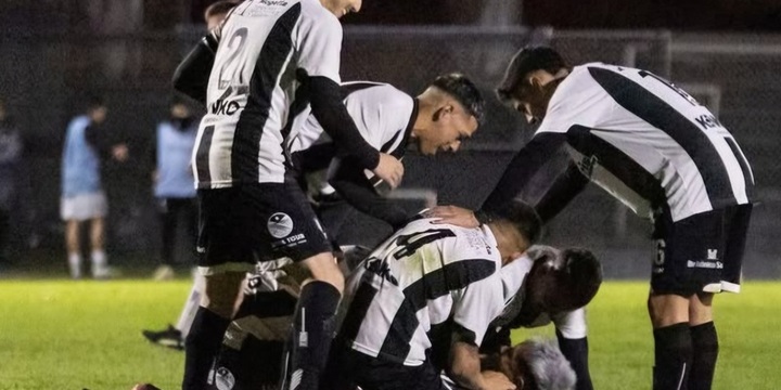 Imagen de Uni&oacute;n gole&oacute; a Independiente en el Antonio Di Giacomo