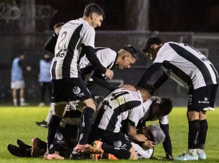 Imagen de Uni&oacute;n gole&oacute; a Independiente en el Antonio Di Giacomo