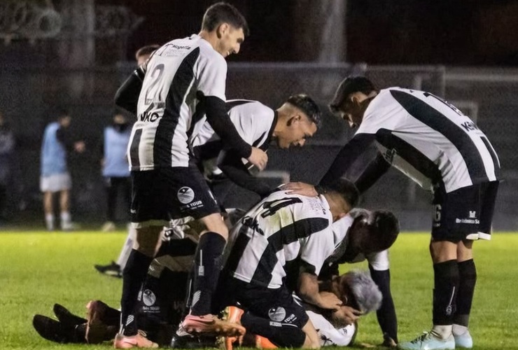 Imagen de Unión goleó a Independiente en el Antonio Di Giacomo Imagen de Unión goleó a Independiente en el Antonio Di Giacomo