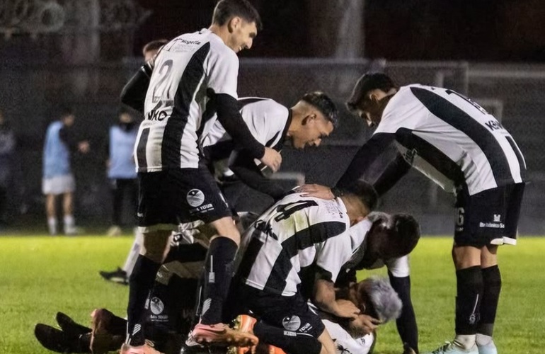 Imagen de Uni&oacute;n gole&oacute; a Independiente en el Antonio Di Giacomo