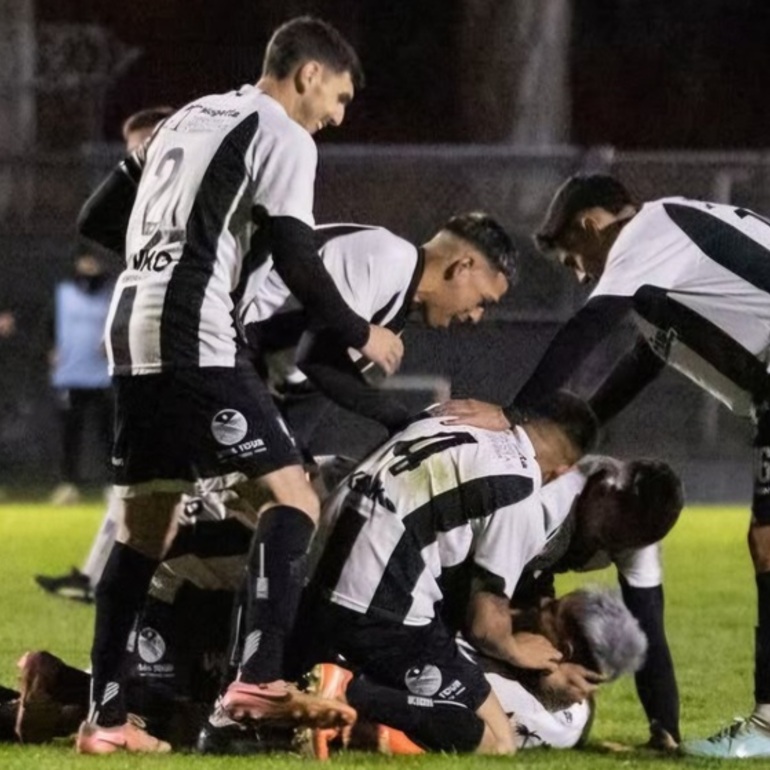Imagen de Uni&oacute;n gole&oacute; a Independiente en el Antonio Di Giacomo
