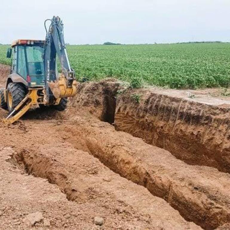 Imagen de La Provincia ultima obras h&iacute;dricas por $2.500 millones para prevenir inundaciones en Fighiera, Coronel Bogado y Arroyo Seco