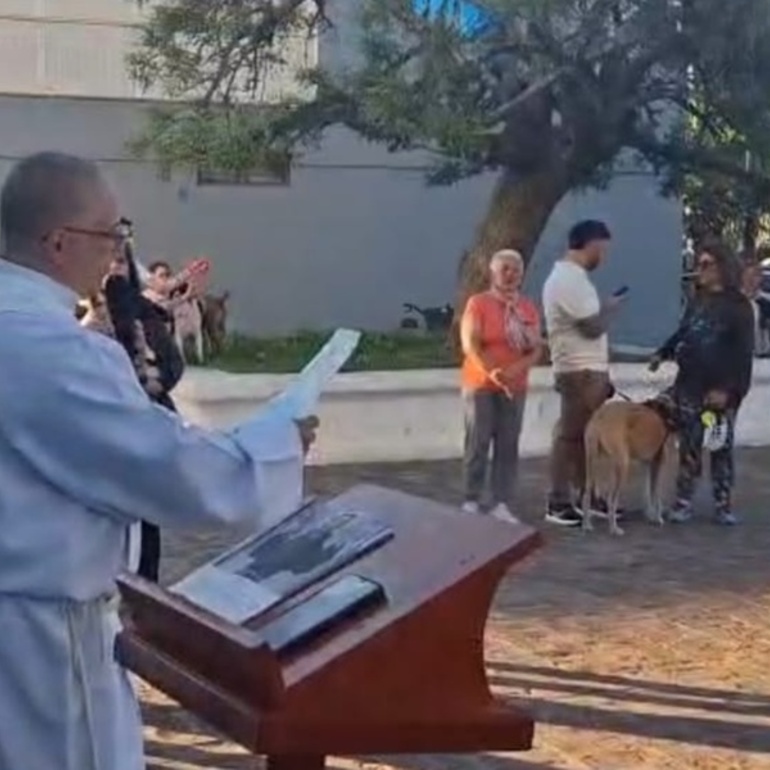 Imagen de Arroyo Seco vivi&oacute; la tradicional bendici&oacute;n de las mascotas en la Parroquia La Asunci&oacute;n