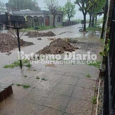 Imagen de Las precipitaciones agravan el estado de calle Vacarezza al 800 debido a la demora en las obras de adoquinado