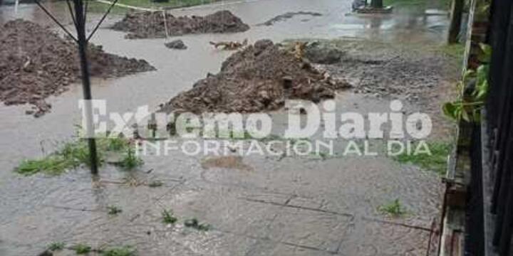Imagen de Las precipitaciones agravan el estado de calle Vacarezza al 800 debido a la demora en las obras de adoquinado