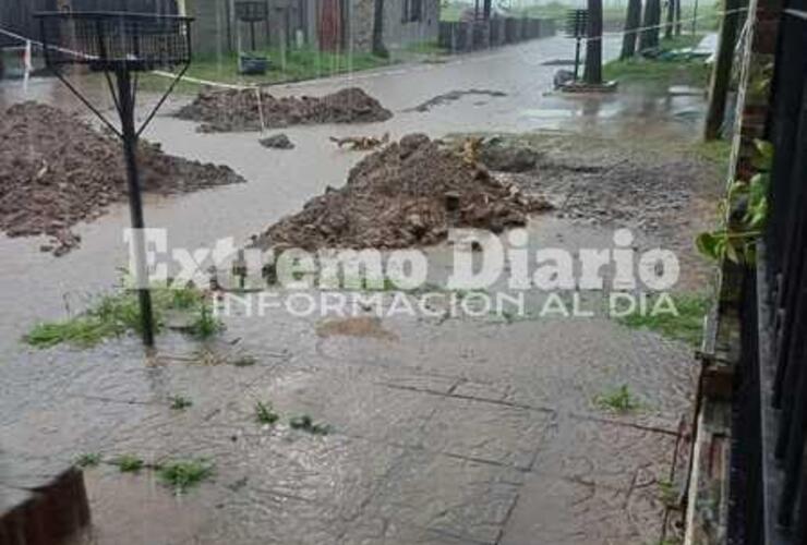 Imagen de Las precipitaciones agravan el estado de calle Vacarezza al 800 debido a la demora en las obras de adoquinado