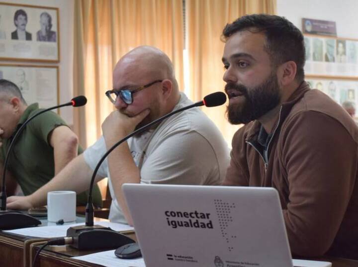 Dami&aacute;n Salinas durante su exposici&oacute;n.