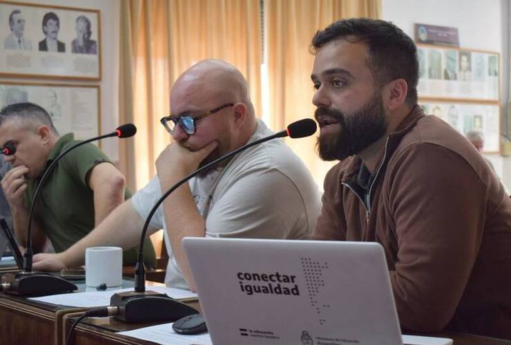 Dami&aacute;n Salinas durante su exposici&oacute;n.