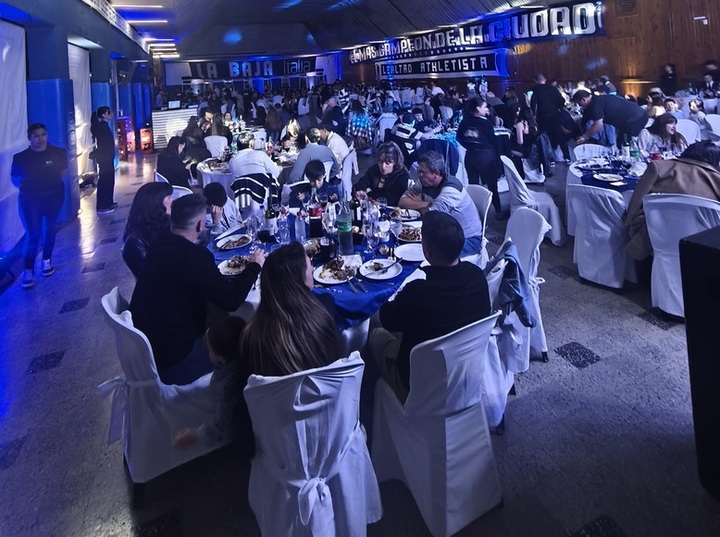 Imagen de Athletic celebr&oacute; sus 98 a&ntilde;os con una noche de emociones y recuerdos en el Sal&oacute;n Dorado