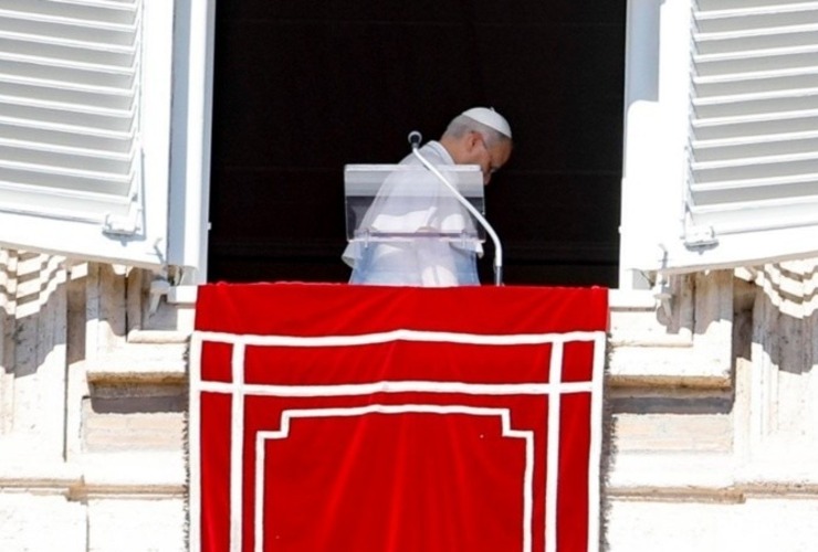 El Papa anunci&oacute; la intervenci&oacute;n durante el rezo del &Aacute;ngelus (EFE).