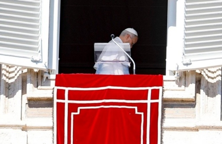 El Papa anunci&oacute; la intervenci&oacute;n durante el rezo del &Aacute;ngelus (EFE).