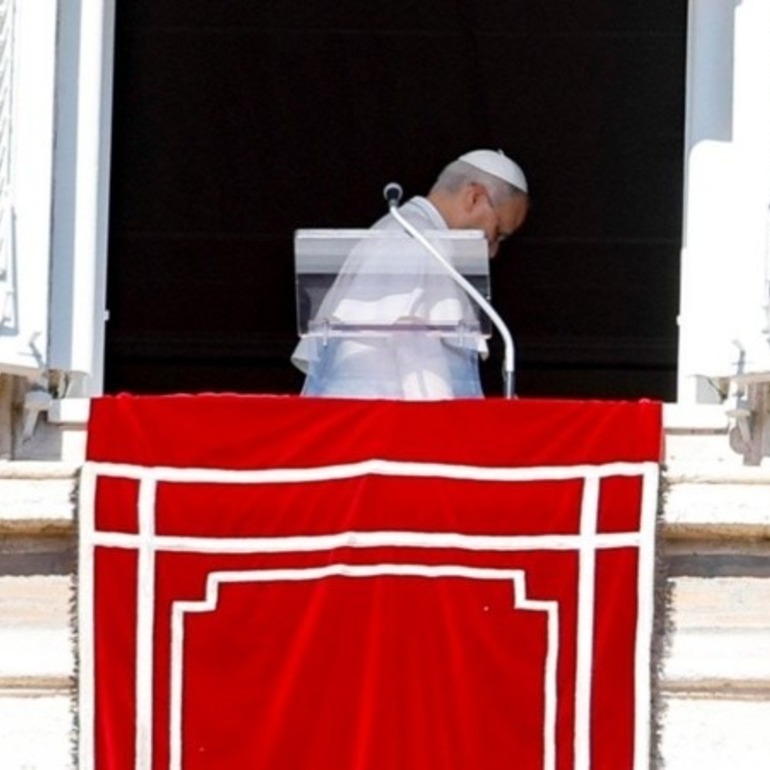 El Papa anunci&oacute; la intervenci&oacute;n durante el rezo del &Aacute;ngelus (EFE).