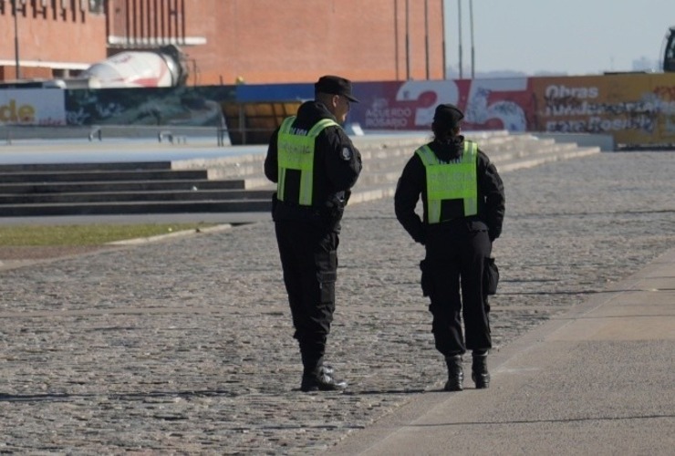 Imagen de M&aacute;s de 240 polic&iacute;as retirados se anotaron para volver a custodiar hospitales y otros espacios p&uacute;blicos