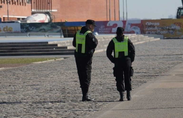 Imagen de M&aacute;s de 240 polic&iacute;as retirados se anotaron para volver a custodiar hospitales y otros espacios p&uacute;blicos