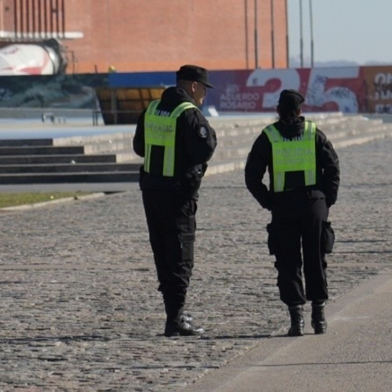Imagen de M&aacute;s de 240 polic&iacute;as retirados se anotaron para volver a custodiar hospitales y otros espacios p&uacute;blicos