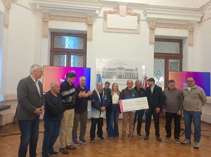 Imagen de Juegos Suramericanos 2026: la Provincia entreg&oacute; los fondos de la venta de entradas a instituciones sociales