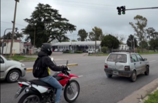 Imagen de Habilitaron el sem&aacute;foro sobre Ruta 21 frente al SAMCo N.&deg; 50 y avanzan las obras viales en los accesos de la ciudad