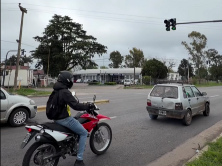 Imagen de Habilitaron el sem&aacute;foro sobre Ruta 21 frente al SAMCo N.&deg; 50 y avanzan las obras viales en los accesos de la ciudad