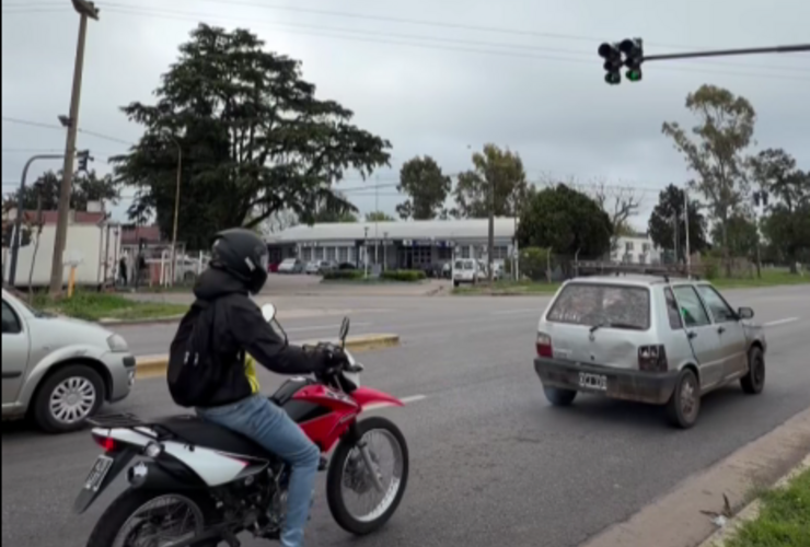 Imagen de Habilitaron el semáforo sobre Ruta 21 frente al SAMCo N.° 50 y avanzan las obras viales en los accesos de la ciudad Imagen de Habilitaron el semáforo sobre Ruta 21 frente al SAMCo N.° 50 y avanzan las obras viales en los accesos de la ciudad