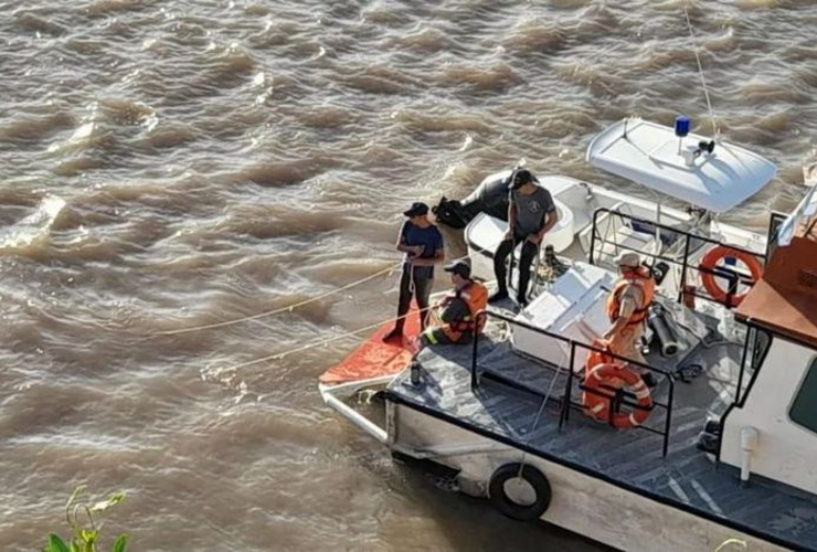 Imagen de Intensa b&uacute;squeda de tres hombres que cayeron al r&iacute;o Paran&aacute; a la altura de Fray Luis Beltr&aacute;n