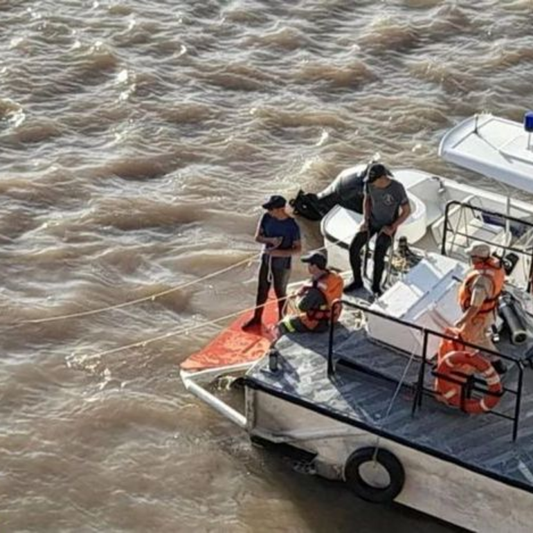Imagen de Intensa b&uacute;squeda de tres hombres que cayeron al r&iacute;o Paran&aacute; a la altura de Fray Luis Beltr&aacute;n