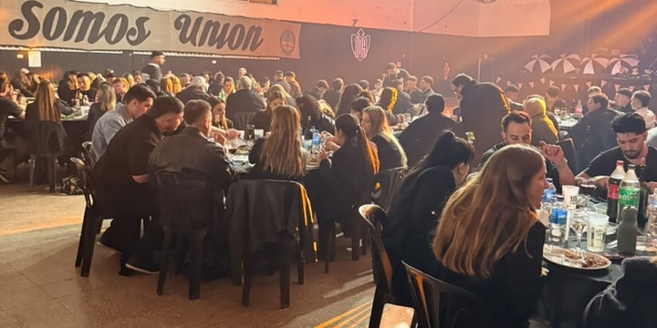 Imagen de Uni&oacute;n celebr&oacute; sus 109 a&ntilde;os con una noche de fiesta y homenaje a los campeones del torneo apertura en f&uacute;tbol