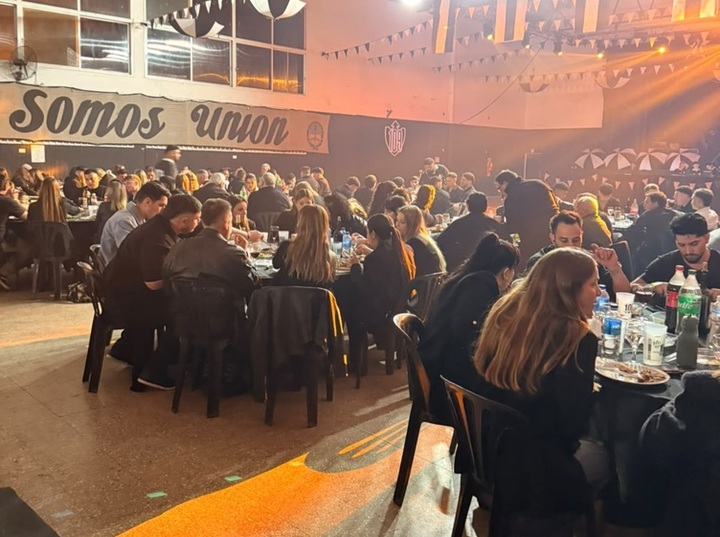 Imagen de Uni&oacute;n celebr&oacute; sus 109 a&ntilde;os con una noche de fiesta y homenaje a los campeones del torneo apertura en f&uacute;tbol
