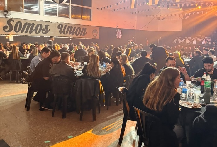 Imagen de Uni&oacute;n celebr&oacute; sus 109 a&ntilde;os con una noche de fiesta y homenaje a los campeones del torneo apertura en f&uacute;tbol