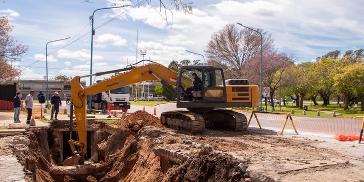 Imagen de Villa Constituci&oacute;n: avanza la obra de saneamiento del desag&uuml;e sobre avenida Presidente Per&oacute;n