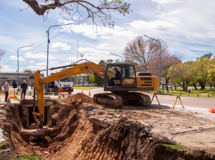 Imagen de Villa Constituci&oacute;n: avanza la obra de saneamiento del desag&uuml;e sobre avenida Presidente Per&oacute;n