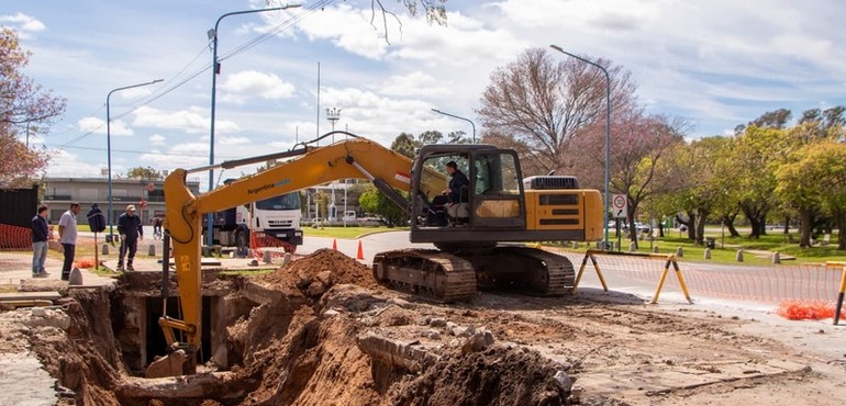 Imagen de Villa Constituci&oacute;n: avanza la obra de saneamiento del desag&uuml;e sobre avenida Presidente Per&oacute;n