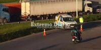 Imagen de Siniestro fatal en Circunvalaci&oacute;n, en el mismo lugar donde volc&oacute; un cami&oacute;n con trigo