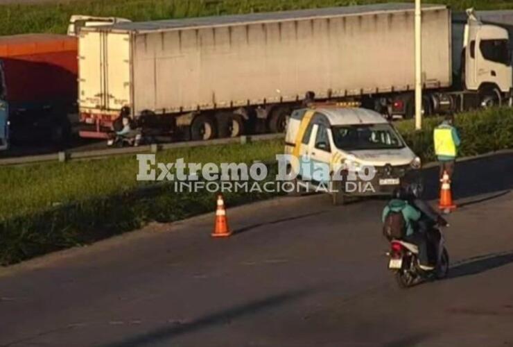 Imagen de Siniestro fatal en Circunvalaci&oacute;n, en el mismo lugar donde volc&oacute; un cami&oacute;n con trigo