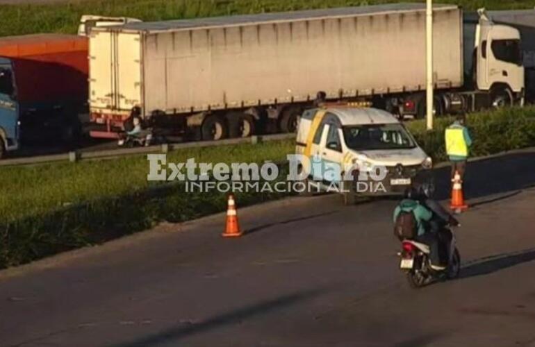 Imagen de Siniestro fatal en Circunvalaci&oacute;n, en el mismo lugar donde volc&oacute; un cami&oacute;n con trigo