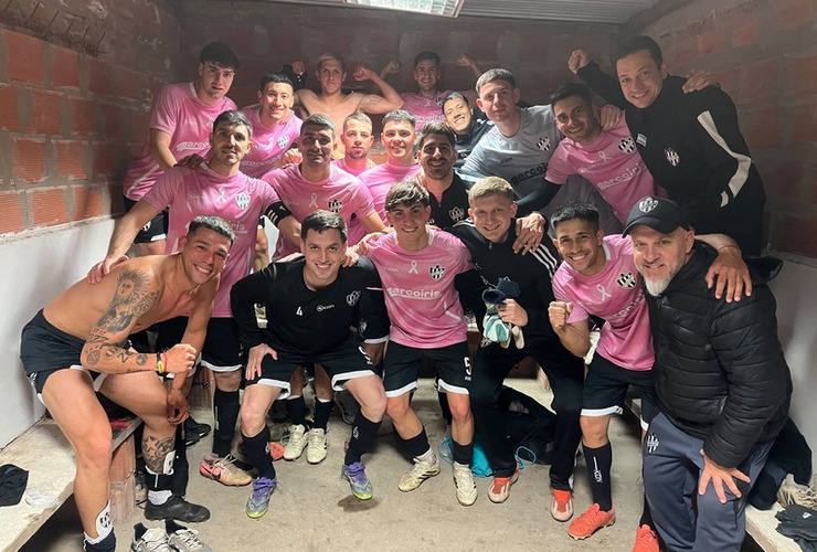 Imagen de Unión aplastó 9-0 a Figherense y quedó como único líder del Clausura Imagen de Unión aplastó 9-0 a Figherense y quedó como único líder del Clausura